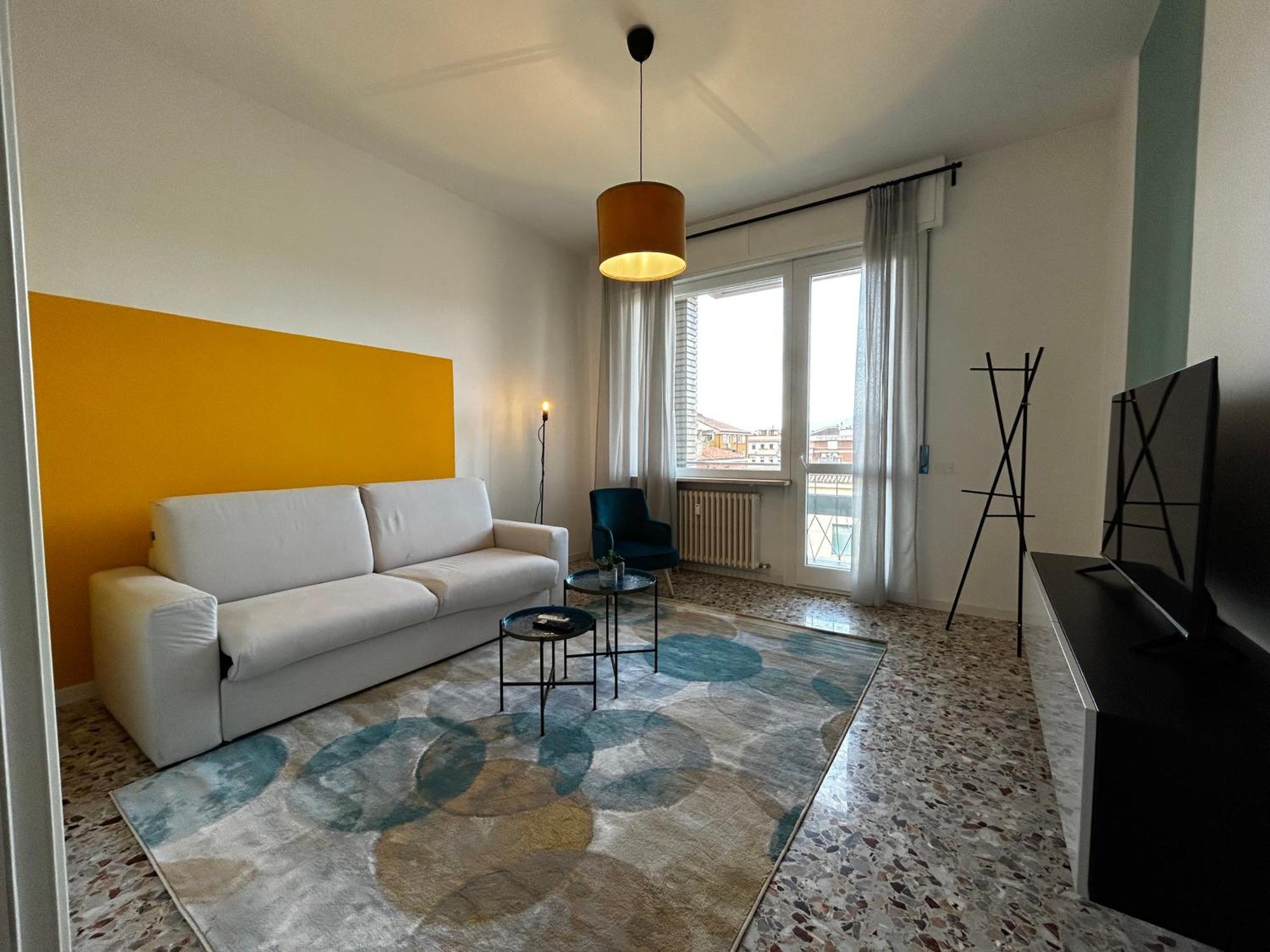 Апартаменты Big House-Private Parking-12" Walk From The Arena Верона Экстерьер фото